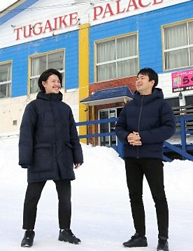 ブルワリー予定地を背に話す田口さん（左）と村田さん