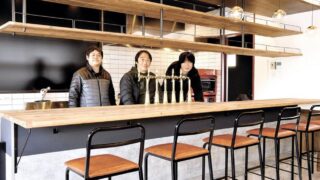 安曇野ブルワリーを開店するメンバー（左から細田さん、斉藤さん、降籏さん）