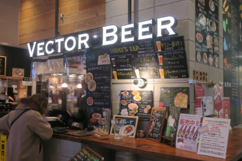 「VECTOR BEER錦糸町PARCO店」の店頭、しっかりと地元の人々に定着している