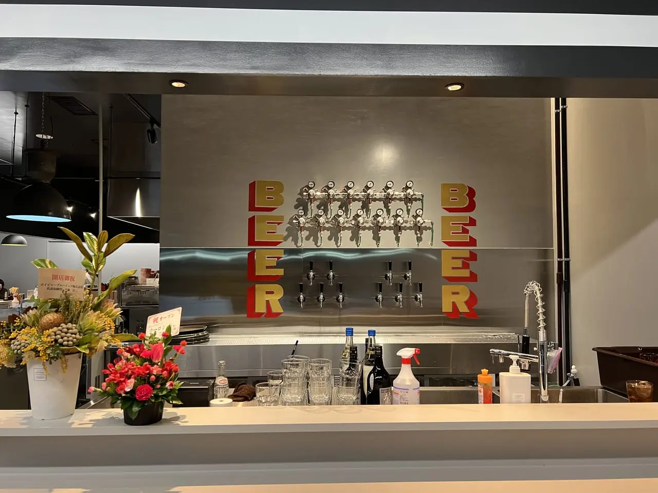 【立川市】ミシュランシェフ考案の手包み餃子とクラフトビール「東京ギョーザスタンド ウーロン」3月26日オープンしました！　　