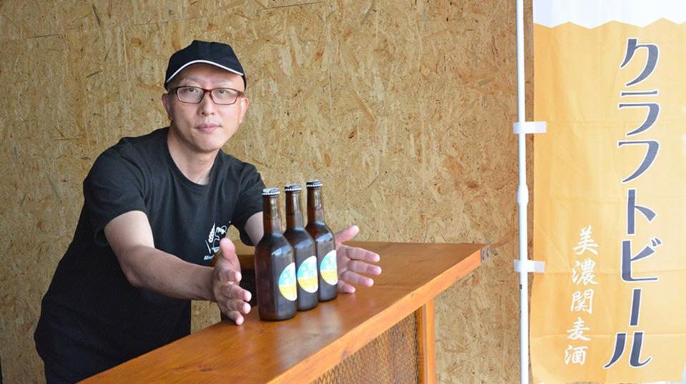 「地域の特産品を生かしたクラフトビールを開発したい」と語る淺井丈さん＝関市若草通、中濃公設地方卸売市場内