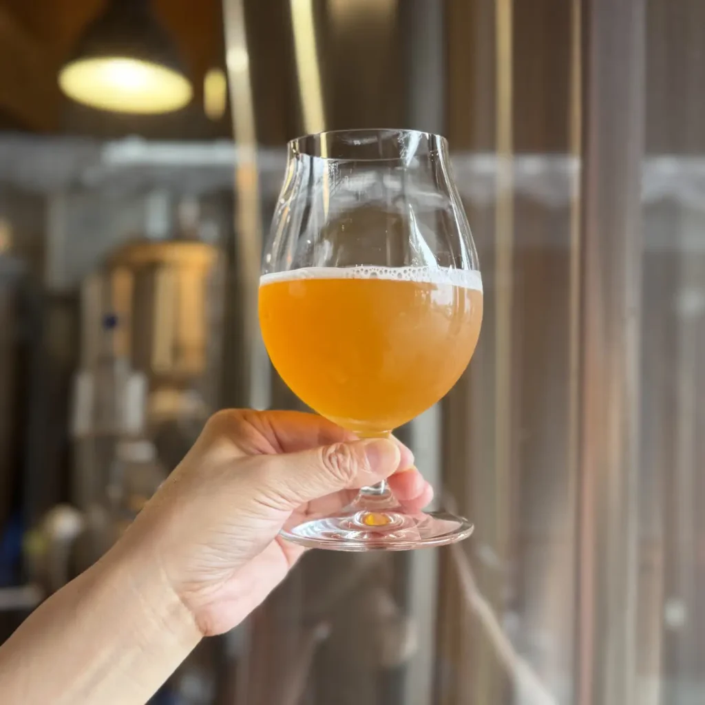 よなよなビアワークス限定開栓!柑橘と松脂が織り成す“FAC IPA 2025 #1”。酵母までこだわった今だけのアメリカンIPA