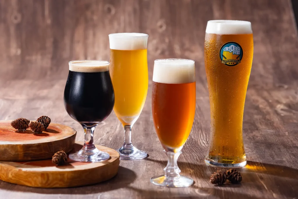 京王プラザホテルで秋の乾杯!“オクトーバーフェスト2025” 9/1〜10/31開催。最大16種のクラフトビールと限定「ひろばゑーる」が勢ぞろい