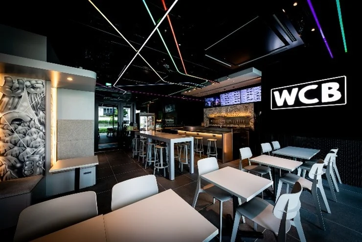 West Coast Brewing、虎ノ門に直営店「WCB The Room」オープン。20タップ×Tex-Mex×DJで“昼から一杯”できる新名所