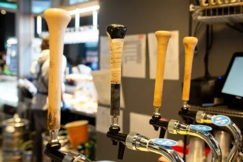 折れたバットがビールに!北海道日本ハムの“バットエール2025”が登場【そらとしば by よなよなエール】