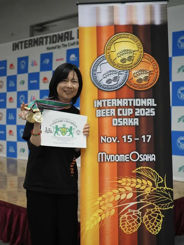 受賞式の様子（醸造責任者：園田智子）