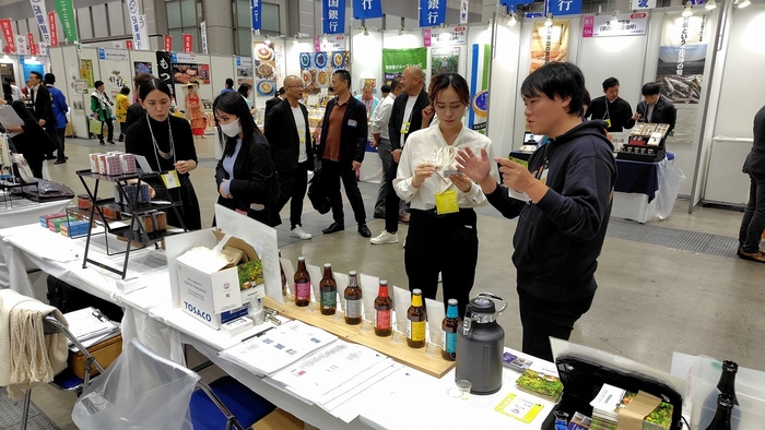 高知・香美市発「TOSACO」 ― 大阪から移住、ゼロから生まれたクラフトビールが全国へ！地方銀行フードセレクション2025に出店決定