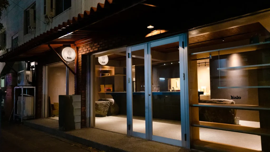 宮崎県宮崎市にてクラフトビールを製造販売するノボルブルーイングが、できたてのビールを作り手自らがこだわりを伝えながら届ける場所「Yado(ヤド)」を宮崎駅近くに2025年12月12日オープン